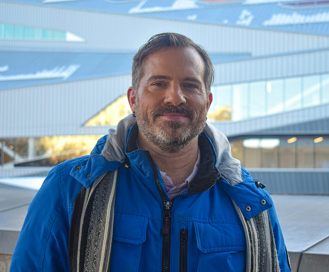 <strong>Ronald</strong><br />
Coppola